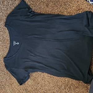 Size Medium Gap black tshirt